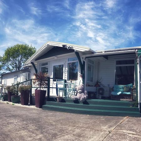 Studious Village Christchurch Exterior foto