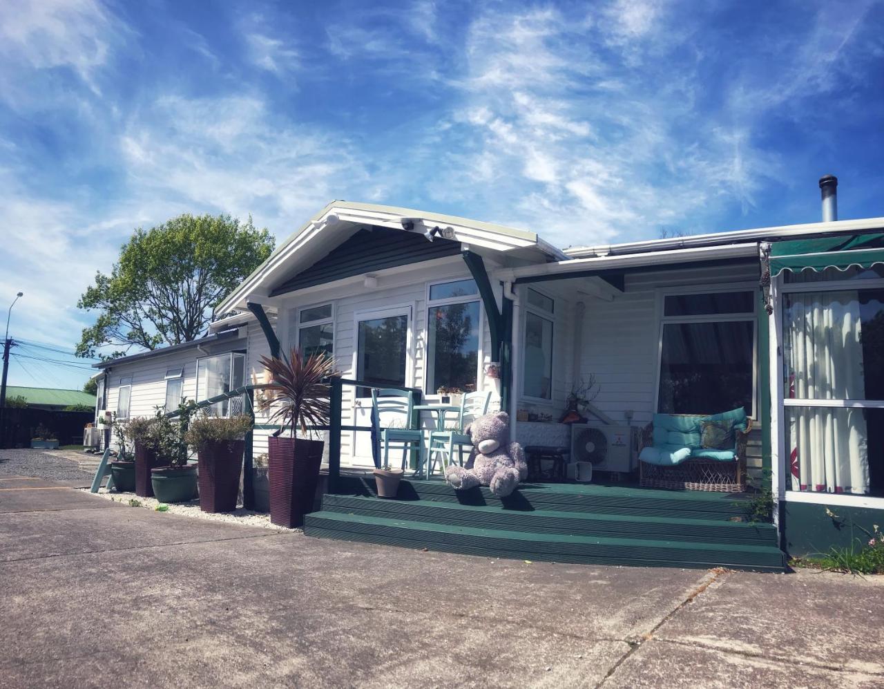 Studious Village Christchurch Exterior foto