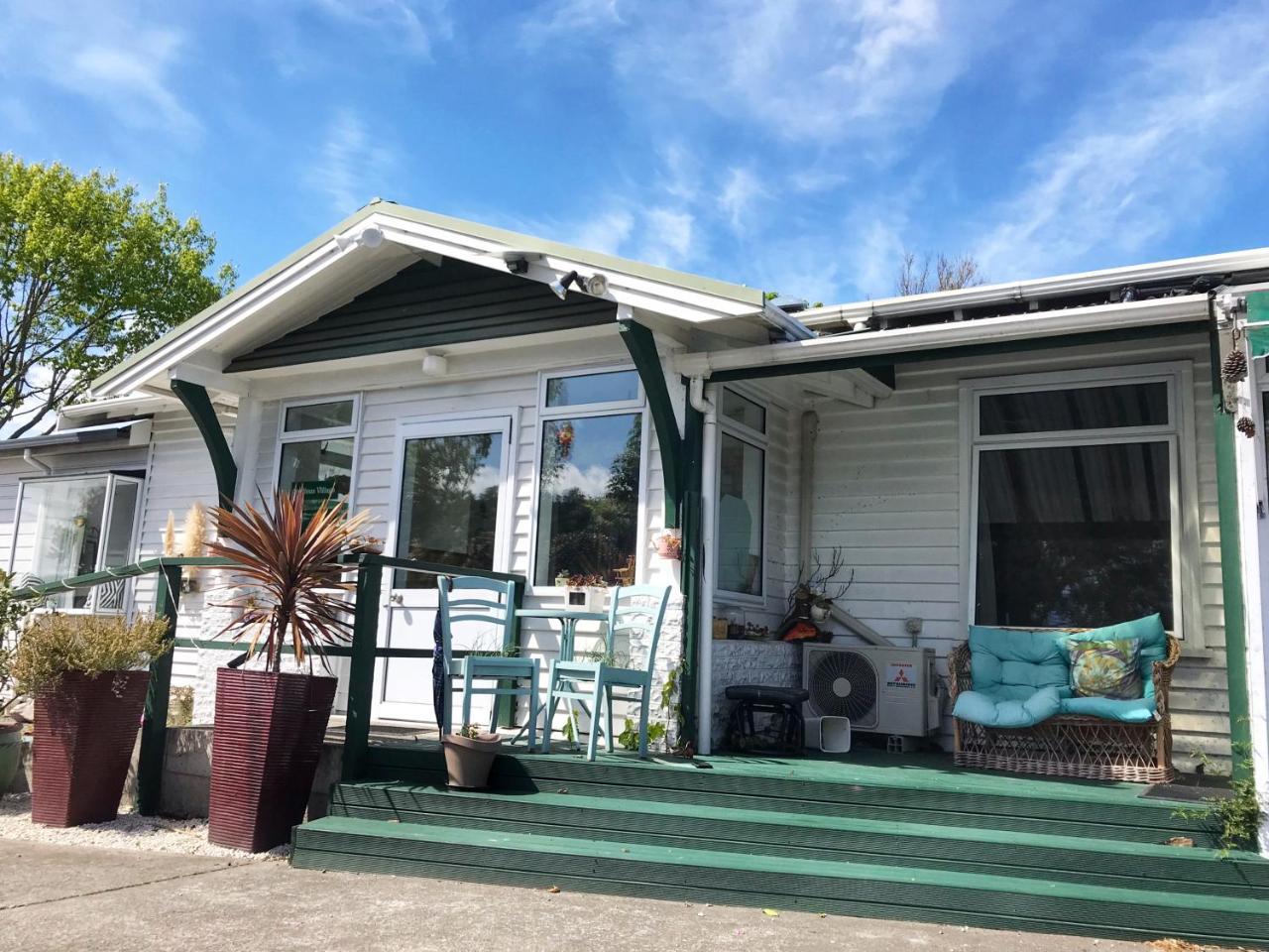 Studious Village Christchurch Exterior foto