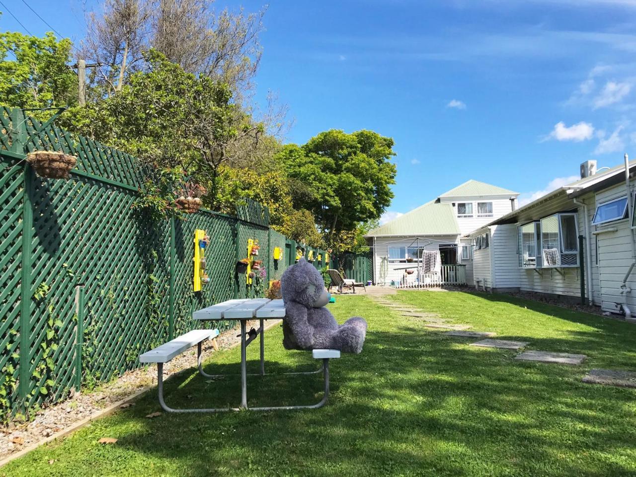 Studious Village Christchurch Exterior foto