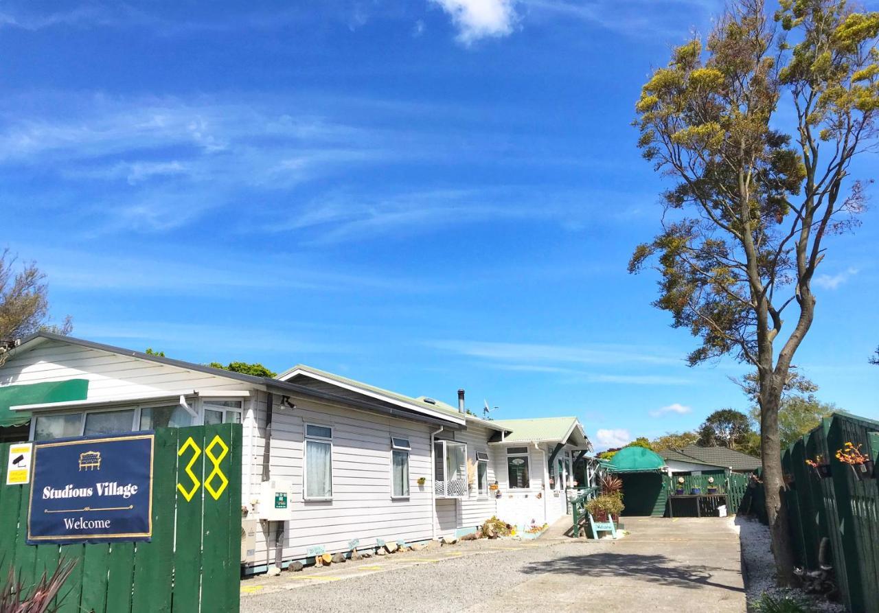 Studious Village Christchurch Exterior foto