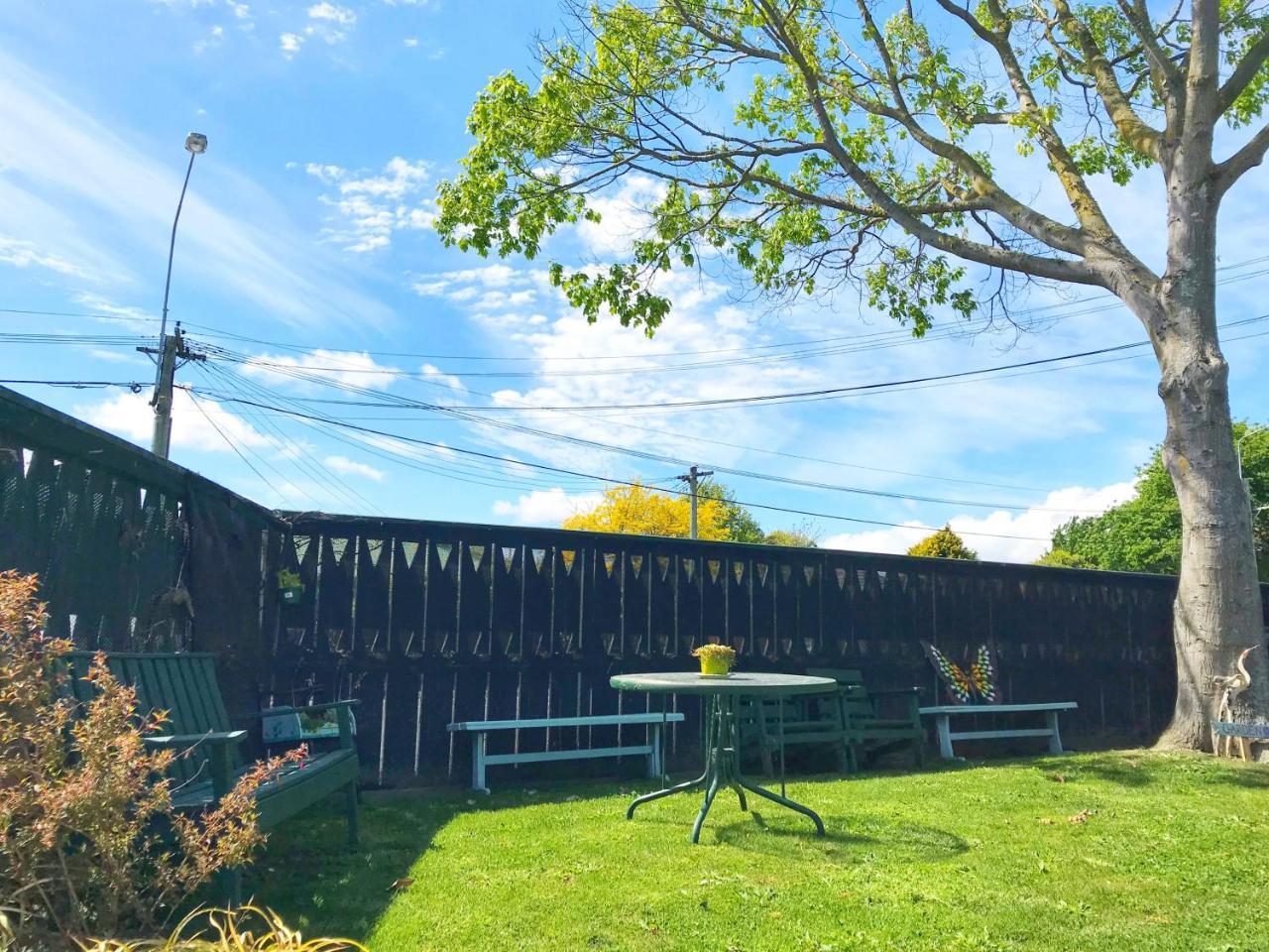 Studious Village Christchurch Exterior foto